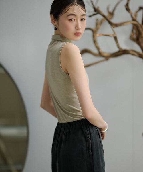 LAULEN(ローレン)の「high neck sleeveless tops /ハイネックノースリーブカットソー(Tシャツ/カットソー・レディース・ブラック/グレイッシュベージュ/ライトブルー/アイボリー・FREE)」の7枚目の写真