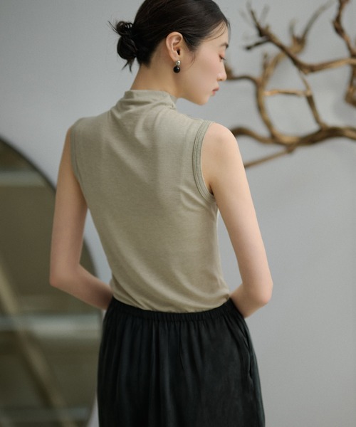 LAULEN(ローレン)の「high neck sleeveless tops /ハイネックノースリーブカットソー(Tシャツ/カットソー・レディース・ブラック/グレイッシュベージュ/ライトブルー/アイボリー・FREE)」の6枚目の写真
