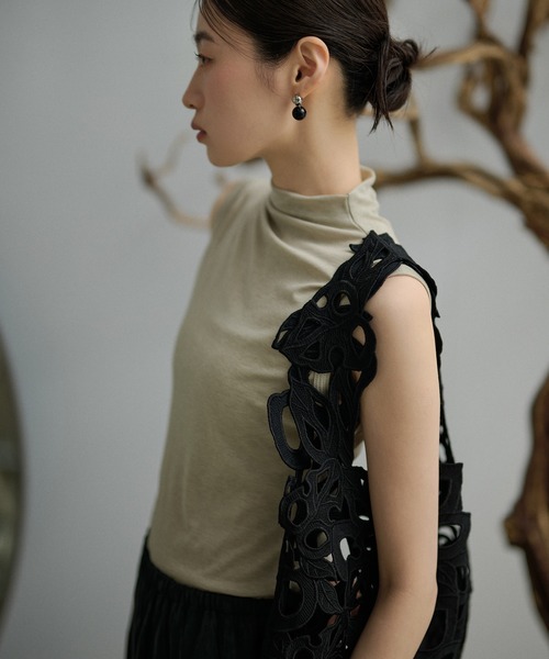 LAULEN(ローレン)の「high neck sleeveless tops /ハイネックノースリーブカットソー(Tシャツ/カットソー・レディース・ブラック/グレイッシュベージュ/ライトブルー/アイボリー・FREE)」の8枚目の写真