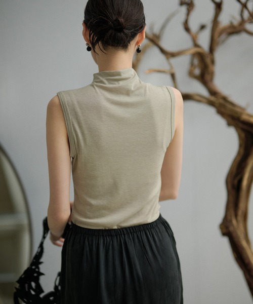 LAULEN(ローレン)の「high neck sleeveless tops /ハイネックノースリーブカットソー(Tシャツ/カットソー・レディース・ブラック/グレイッシュベージュ/ライトブルー/アイボリー・FREE)」の9枚目の写真