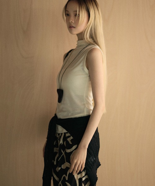 LAULEN(ローレン)の「high neck sleeveless tops /ハイネックノースリーブカットソー(Tシャツ/カットソー・レディース・ブラック/グレイッシュベージュ/ライトブルー/アイボリー・FREE)」の17枚目の写真