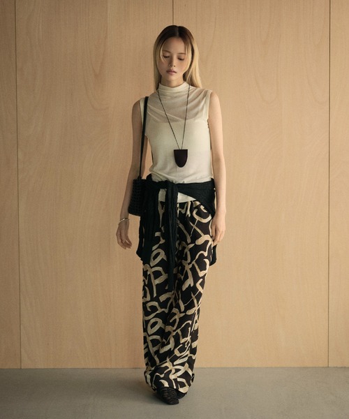 LAULEN(ローレン)の「high neck sleeveless tops /ハイネックノースリーブカットソー(Tシャツ/カットソー・レディース・ブラック/グレイッシュベージュ/ライトブルー/アイボリー・FREE)」の20枚目の写真