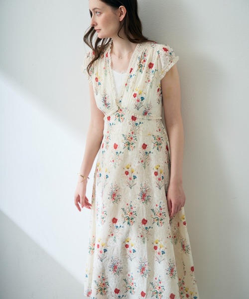 MISCH MASCH(ミッシュマッシュ)の「2026春夏新作 フラワープリントシアーレースフレアワンピース(ワンピース・レディース・ホワイト・フリ-)」の8枚目の写真