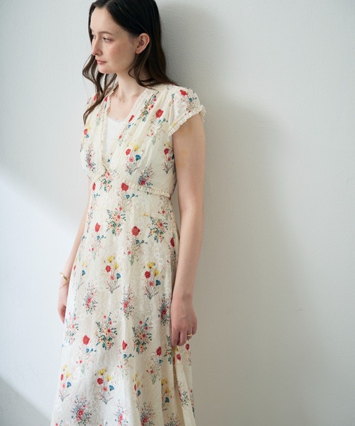 MISCH MASCH(ミッシュマッシュ)の「2026春夏新作 フラワープリントシアーレースフレアワンピース(ワンピース・レディース・ホワイト・フリ-)」の9枚目の写真