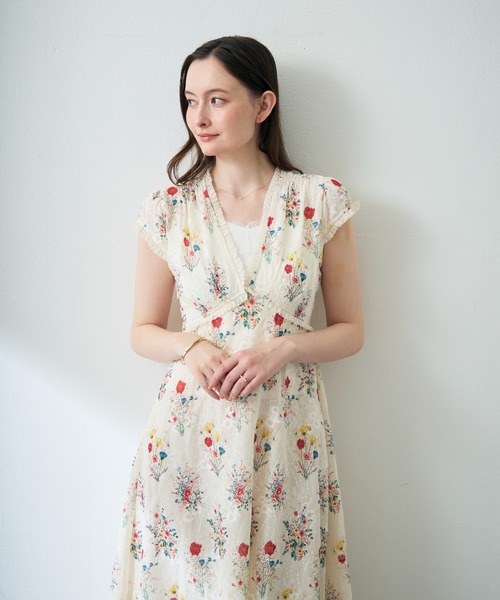 MISCH MASCH(ミッシュマッシュ)の「2026春夏新作 フラワープリントシアーレースフレアワンピース(ワンピース・レディース・ホワイト・フリ-)」の13枚目の写真