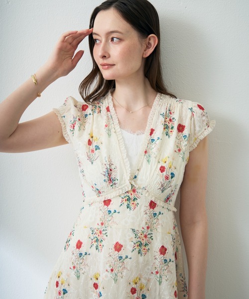 MISCH MASCH(ミッシュマッシュ)の「2026春夏新作 フラワープリントシアーレースフレアワンピース(ワンピース・レディース・ホワイト・フリ-)」の10枚目の写真