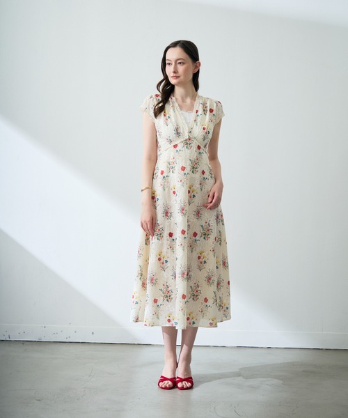 MISCH MASCH(ミッシュマッシュ)の「2026春夏新作 フラワープリントシアーレースフレアワンピース(ワンピース・レディース・ホワイト・フリ-)」の2枚目の写真