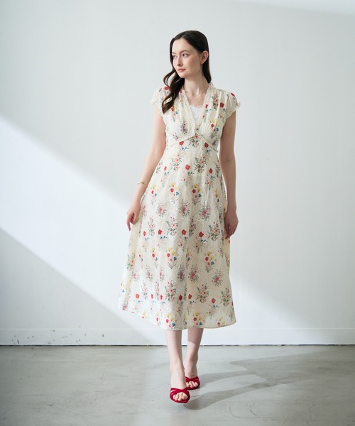MISCH MASCH(ミッシュマッシュ)の「2026春夏新作 フラワープリントシアーレースフレアワンピース(ワンピース・レディース・ホワイト・フリ-)」の3枚目の写真