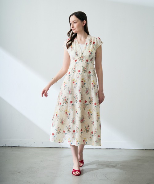 MISCH MASCH(ミッシュマッシュ)の「2026春夏新作 フラワープリントシアーレースフレアワンピース(ワンピース・レディース・ホワイト・フリ-)」の5枚目の写真