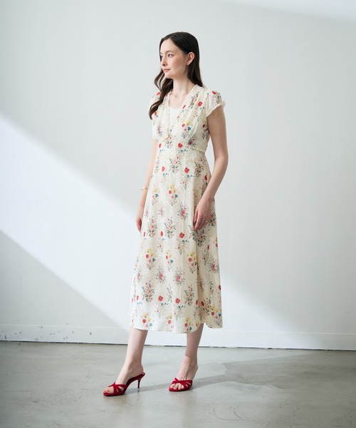 MISCH MASCH(ミッシュマッシュ)の「2026春夏新作 フラワープリントシアーレースフレアワンピース(ワンピース・レディース・ホワイト・フリ-)」の6枚目の写真