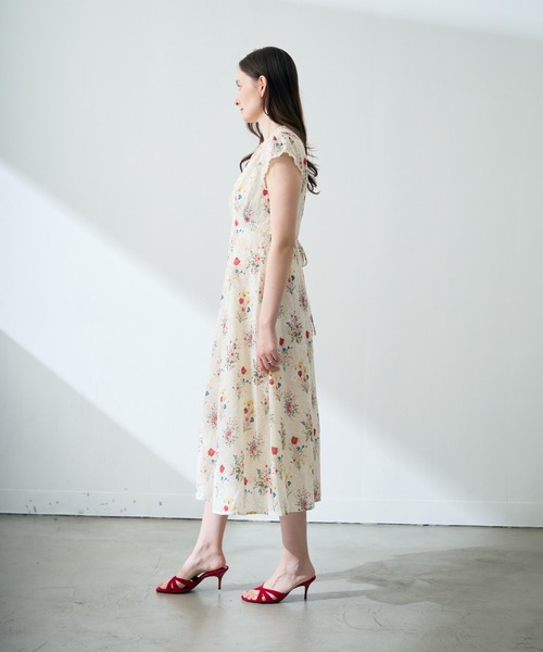 MISCH MASCH(ミッシュマッシュ)の「2026春夏新作 フラワープリントシアーレースフレアワンピース(ワンピース・レディース・ホワイト・フリ-)」の21枚目の写真