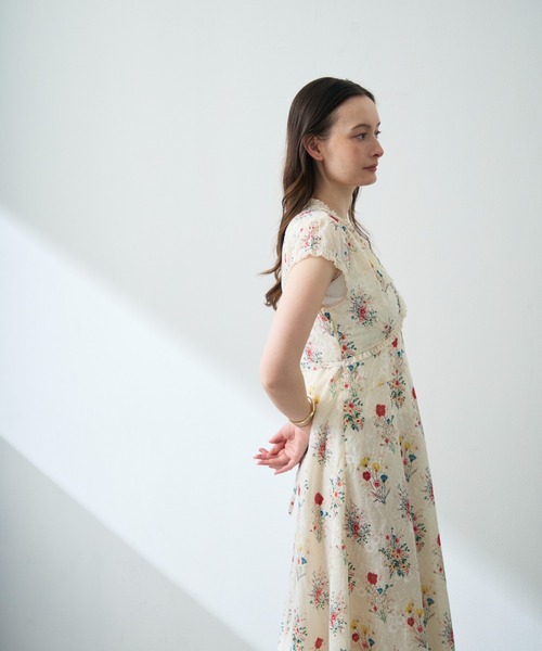 MISCH MASCH(ミッシュマッシュ)の「2026春夏新作 フラワープリントシアーレースフレアワンピース(ワンピース・レディース・ホワイト・フリ-)」の16枚目の写真