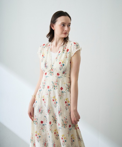 MISCH MASCH(ミッシュマッシュ)の「2026春夏新作 フラワープリントシアーレースフレアワンピース(ワンピース・レディース・ホワイト・フリ-)」の14枚目の写真