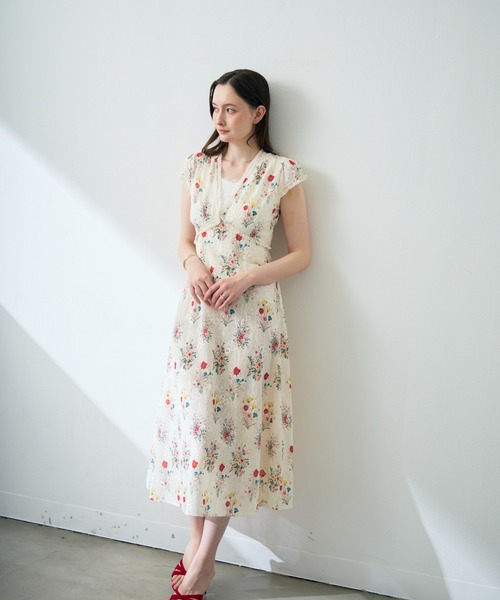 MISCH MASCH(ミッシュマッシュ)の「2026春夏新作 フラワープリントシアーレースフレアワンピース(ワンピース・レディース・ホワイト・フリ-)」の17枚目の写真