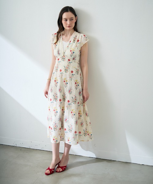 MISCH MASCH(ミッシュマッシュ)の「2026春夏新作 フラワープリントシアーレースフレアワンピース(ワンピース・レディース・ホワイト・フリ-)」の7枚目の写真