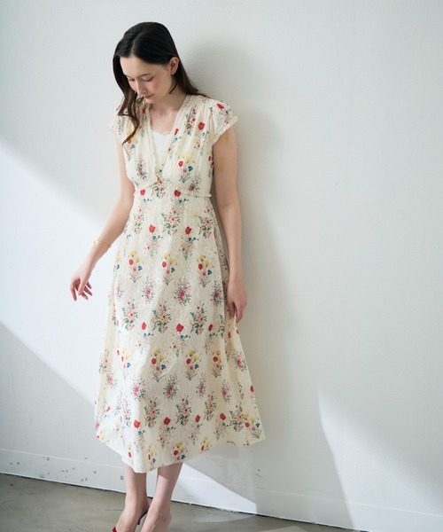 MISCH MASCH(ミッシュマッシュ)の「2026春夏新作 フラワープリントシアーレースフレアワンピース(ワンピース・レディース・ホワイト・フリ-)」の18枚目の写真