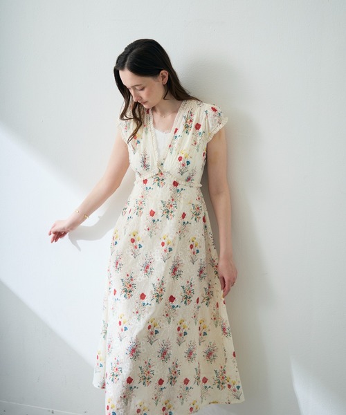 MISCH MASCH(ミッシュマッシュ)の「2026春夏新作 フラワープリントシアーレースフレアワンピース(ワンピース・レディース・ホワイト・フリ-)」の20枚目の写真