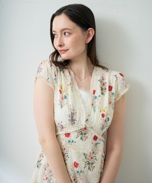 MISCH MASCH(ミッシュマッシュ)の「2026春夏新作 フラワープリントシアーレースフレアワンピース(ワンピース・レディース・ホワイト・フリ-)」の12枚目の写真