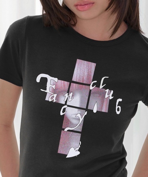 FANCY CLUB(ファンシークラブ)の「【FANCY CLUB】CROSS KIRA TEE / 【ファンシークラブ】クロスキラ半袖Tシャツ<着用動画あり>(Tシャツ/カットソー・レディース・ブラック/ホワイト/ピンク・ONE SIZE)」の3枚目の写真