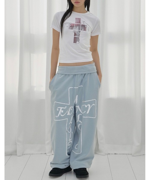 FANCY CLUB(ファンシークラブ)の「【FANCY CLUB】CROSS KIRA TEE / 【ファンシークラブ】クロスキラ半袖Tシャツ<着用動画あり>(Tシャツ/カットソー・レディース・ブラック/ホワイト/ピンク・ONE SIZE)」の4枚目の写真