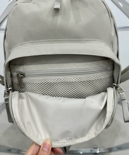 THE NORTH FACE(ザノースフェイス)の「THE NORTH FACE(ザ・ノースフェイス)/軽量 ミニリュック 10L /TNF DAY PACK MINI(バックパック/リュック・レディース・ブラック/ホワイト・FREE)」の4枚目の写真
