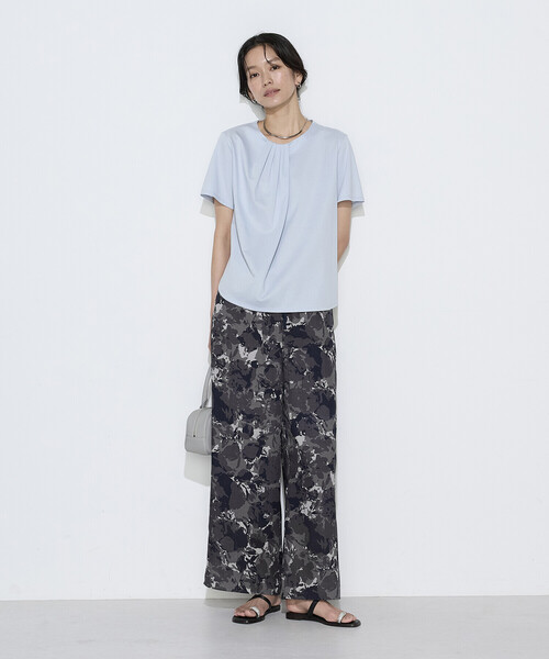 K.T KIYOKO TAKASE(キヨコタカセ)の「麻調ポリエステル ボタニカルプリントパンツ(その他パンツ・レディース・ネイビー/ブラウン系その他・9号)」の22枚目の写真