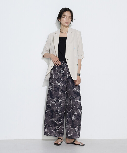 K.T KIYOKO TAKASE(キヨコタカセ)の「麻調ポリエステル ボタニカルプリントパンツ(その他パンツ・レディース・ネイビー/ブラウン系その他・9号)」の20枚目の写真