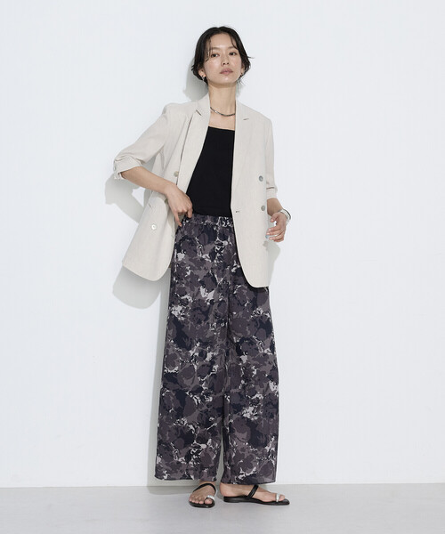 K.T KIYOKO TAKASE(キヨコタカセ)の「麻調ポリエステル ボタニカルプリントパンツ(その他パンツ・レディース・ネイビー/ブラウン系その他・9号)」の19枚目の写真