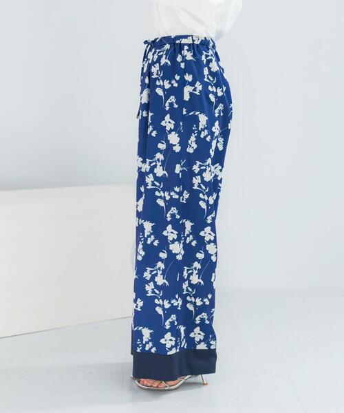 URBAN RESEARCH ROSSO WOMEN(アーバンリサーチ ロッソ)の「フラワーモチーフプリントパンツ(その他パンツ・レディース・グリーン/ブルー・36/38)」の3枚目の写真