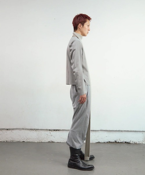 NVRFRGT(ネヴァーフォーゲット)の「VELOUR 3D TWISTED LOUNGE PANTS(スウェットパンツ・レディース・ブラウン/グレー・1)」の3枚目の写真