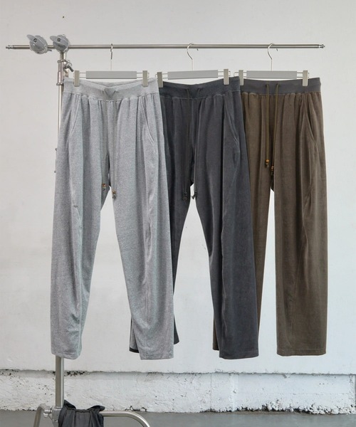 NVRFRGT(ネヴァーフォーゲット)の「VELOUR 3D TWISTED LOUNGE PANTS(スウェットパンツ・レディース・ブラウン/グレー・1)」の10枚目の写真