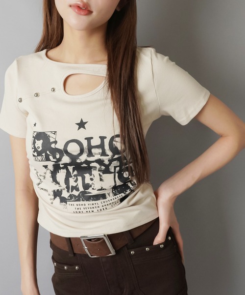 SPINNS(スピンズ)の「フロント開き半袖カットソー/プリントロゴ(Tシャツ/カットソー・レディース・グレー/ブラック/アイボリー・ONESIZE)」の7枚目の写真