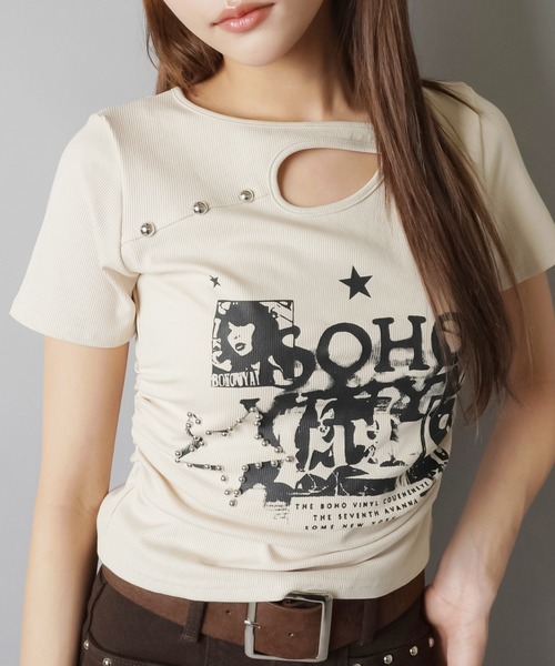 SPINNS(スピンズ)の「フロント開き半袖カットソー/プリントロゴ(Tシャツ/カットソー・レディース・グレー/ブラック/アイボリー・ONESIZE)」の5枚目の写真