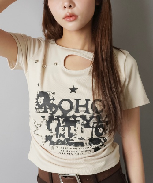 SPINNS(スピンズ)の「フロント開き半袖カットソー/プリントロゴ(Tシャツ/カットソー・レディース・グレー/ブラック/アイボリー・ONESIZE)」の6枚目の写真