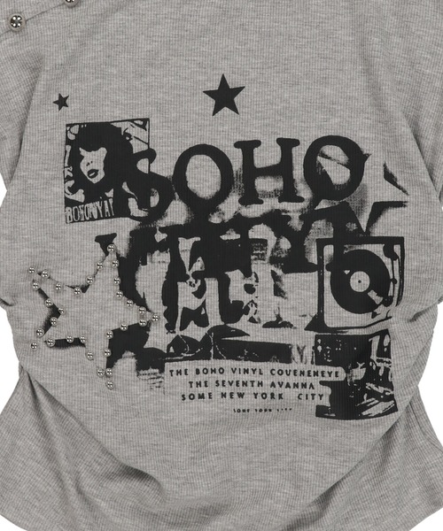 SPINNS(スピンズ)の「フロント開き半袖カットソー/プリントロゴ(Tシャツ/カットソー・レディース・グレー/ブラック/アイボリー・ONESIZE)」の15枚目の写真