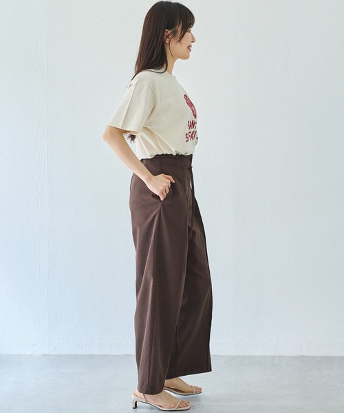 LAVEANGE(ラビアンジェ)の「カレッジロゴプリントTシャツ|大人カジュアル/大人こなれロゴ/ゆったりシルエット/半袖Tシャツ/綿100%(Tシャツ/カットソー・レディース・ホワイト/ネイビー/ダークブラウン/ライトベージュ・4L/3L/LL/M)」の19枚目の写真