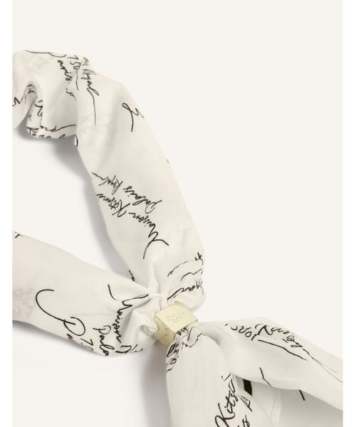 Maison Kitsune（メゾンキツネ）の「POETIC PARIS SCARF（バンダナ/スカーフ・メンズ・ホワイト×ブラック・U）」の4枚目の写真