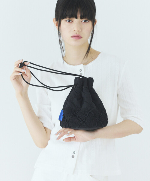Firsthand(ファーストハンド)の「Firsthand/ファーストハンド フラワーキルト パッチワーク 巾着バッグ(ハンドバッグ・レディース・ホワイト/ブラック/ネイビー/ブラウン・ONE SIZE)」の1枚目の写真