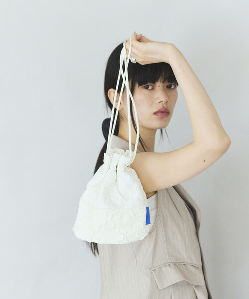 Firsthand(ファーストハンド)の「Firsthand/ファーストハンド フラワーキルト パッチワーク 巾着バッグ(ハンドバッグ・レディース・ホワイト/ブラック/ネイビー/ブラウン・ONE SIZE)」の5枚目の写真