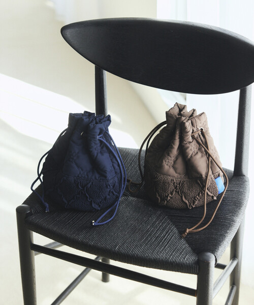 Firsthand(ファーストハンド)の「Firsthand/ファーストハンド フラワーキルト パッチワーク 巾着バッグ(ハンドバッグ・レディース・ホワイト/ブラック/ネイビー/ブラウン・ONE SIZE)」の21枚目の写真