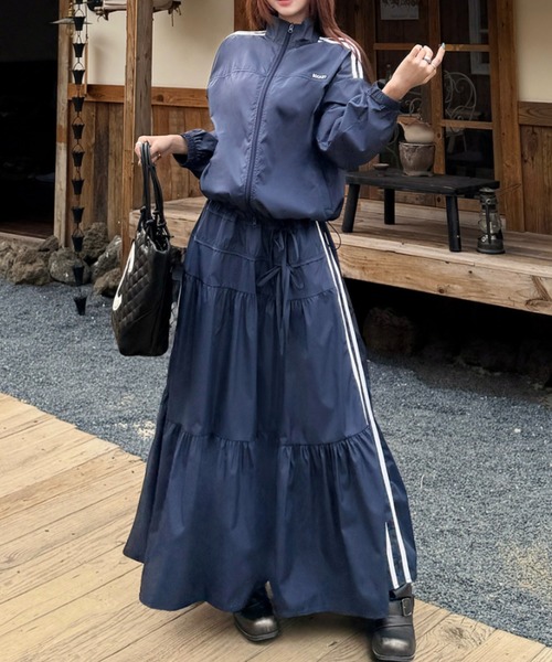FAVORITO(ファヴォリート)の「ジップスジャケットロングスカートセットアップ(セットアップ・レディース・オフホワイト/ネイビー・F)」の2枚目の写真