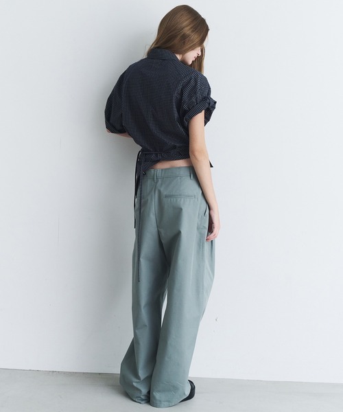 LE CIEL BLEU(ルシェルブルー)の「グロスフィニッシュチノパンツ / Gloss-Finish Chino Pants(その他パンツ・レディース・ピンク/グレー・38/34/36)」の4枚目の写真