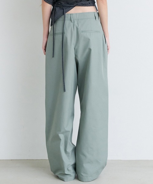 LE CIEL BLEU(ルシェルブルー)の「グロスフィニッシュチノパンツ / Gloss-Finish Chino Pants(その他パンツ・レディース・ピンク/グレー・38/34/36)」の6枚目の写真