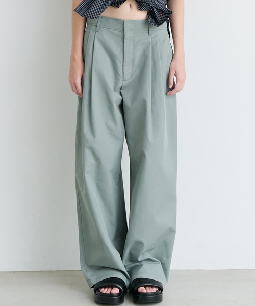 LE CIEL BLEU(ルシェルブルー)の「グロスフィニッシュチノパンツ / Gloss-Finish Chino Pants(その他パンツ・レディース・ピンク/グレー・38/34/36)」の7枚目の写真