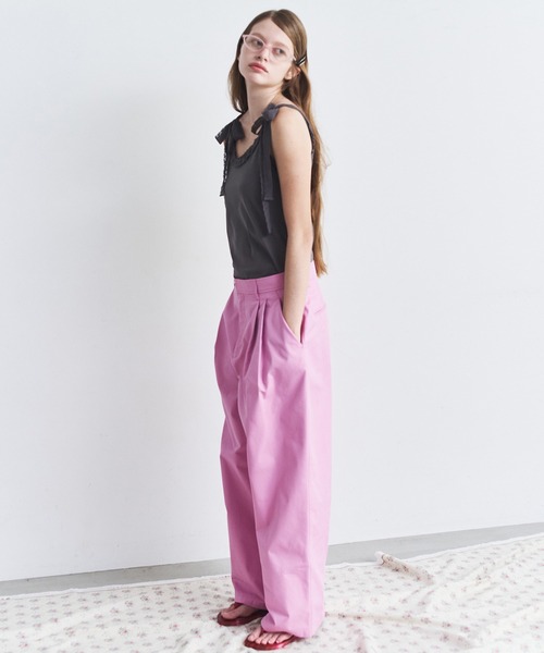 LE CIEL BLEU(ルシェルブルー)の「グロスフィニッシュチノパンツ / Gloss-Finish Chino Pants(その他パンツ・レディース・ピンク/グレー・38/34/36)」の14枚目の写真