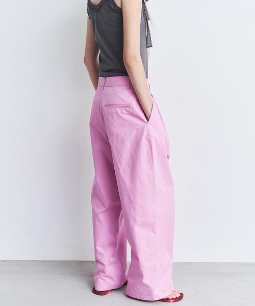 LE CIEL BLEU(ルシェルブルー)の「グロスフィニッシュチノパンツ / Gloss-Finish Chino Pants(その他パンツ・レディース・ピンク/グレー・38/34/36)」の15枚目の写真