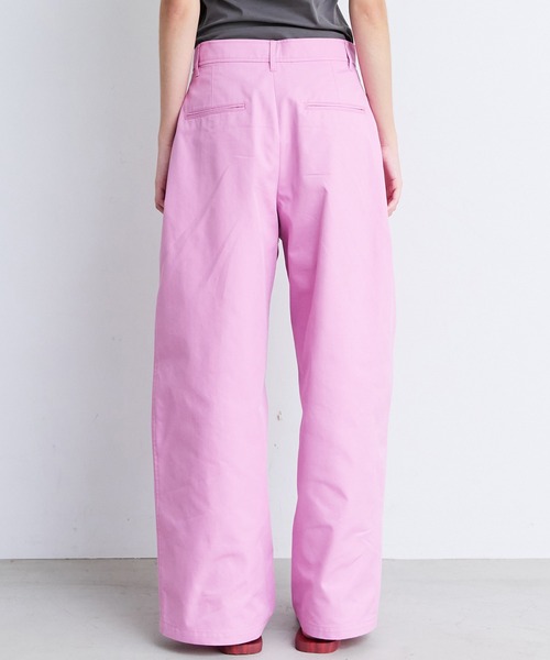 LE CIEL BLEU(ルシェルブルー)の「グロスフィニッシュチノパンツ / Gloss-Finish Chino Pants(その他パンツ・レディース・ピンク/グレー・38/34/36)」の17枚目の写真