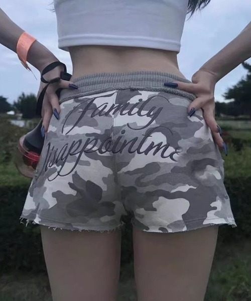 Ritzy(リッツィー)の「ウエストゴム仕様 カモフラージュ 刺繍ショーツ(その他パンツ・レディース・ライトグレー/グリーン・M)」の1枚目の写真