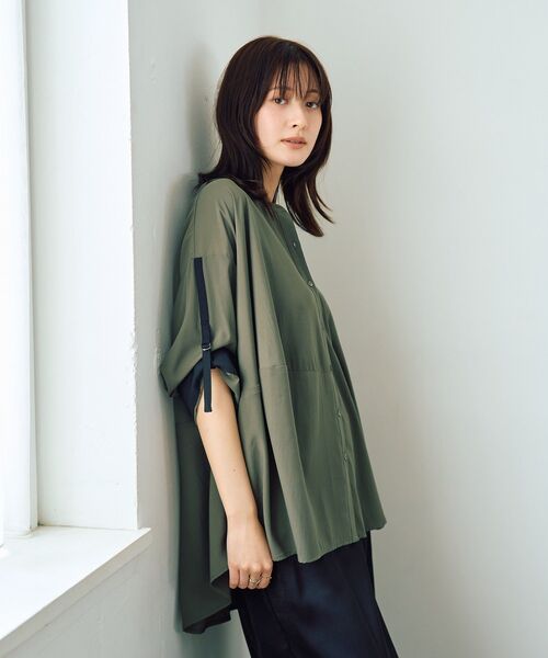 Editt by YECCA VECCA（エディットバイイェッカヴェッカ）の「2wayドロストスリーブバンドカラーシャツ（シャツ/ブラウス・レディース・ホワイト/サックスブルー/カーキ・FREE）」の3枚目の写真