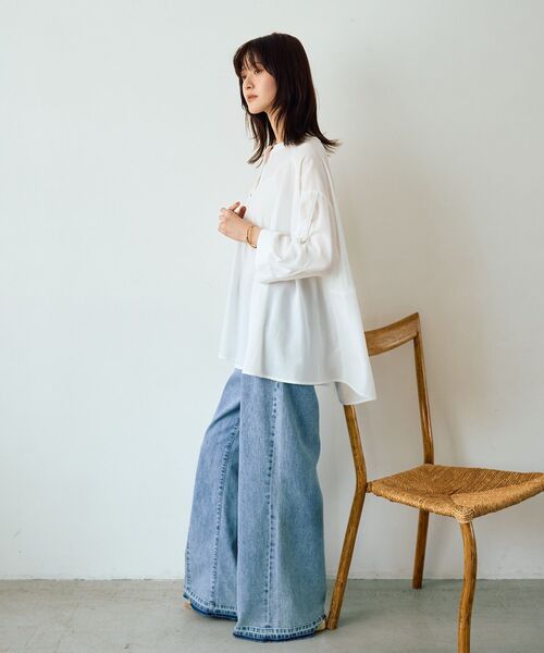 Editt by YECCA VECCA（エディットバイイェッカヴェッカ）の「2wayドロストスリーブバンドカラーシャツ（シャツ/ブラウス・レディース・ホワイト/サックスブルー/カーキ・FREE）」の9枚目の写真